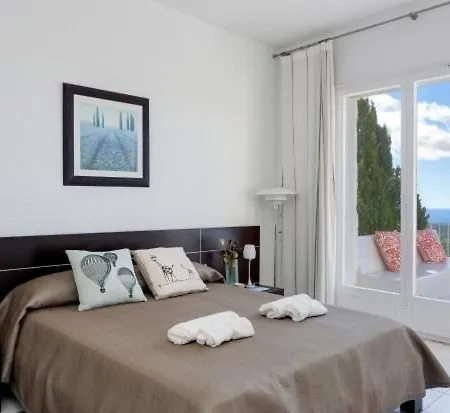 Sleeps 8 Pool Wifi Villa